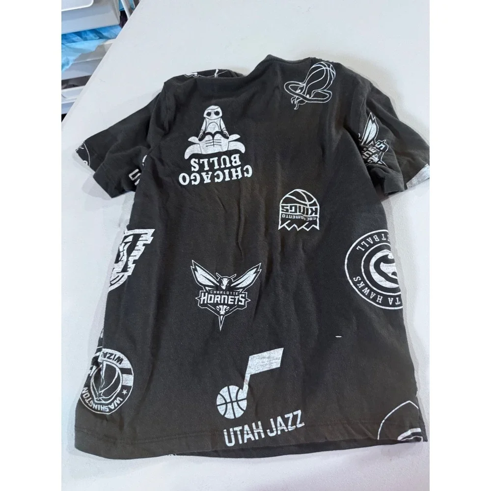 NBA Kids All Over Team Logo Graphic T-Shirt Black Bulls Celtics Warriors 3T07